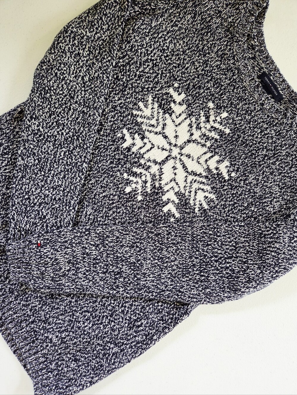 Tommy Hilfiger snowflake sweater  100% cotton crew neck navy and white small